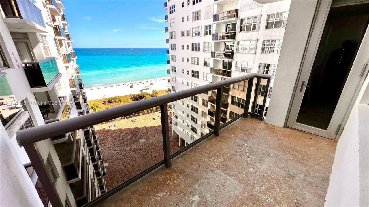 6039 Collins Ave, Unit 1210, Miami Beach, FL 33140 Photo