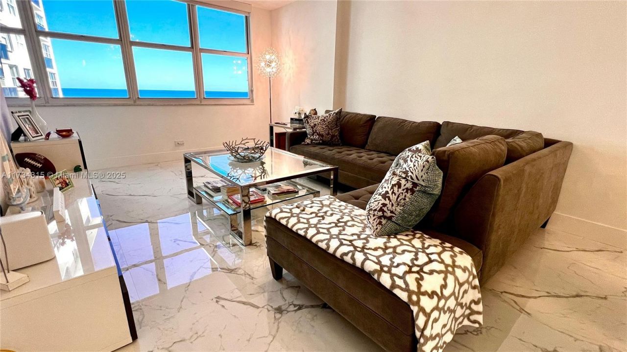 6039 Collins Ave, Unit 1210, Miami Beach, FL 33140 Photo