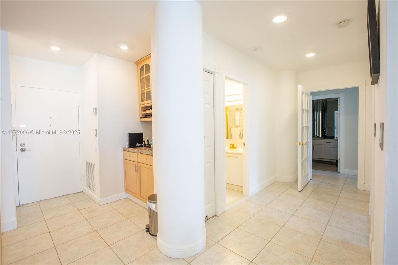 3725 S Ocean Dr, Unit PH18, Hollywood, FL 33019 Photo