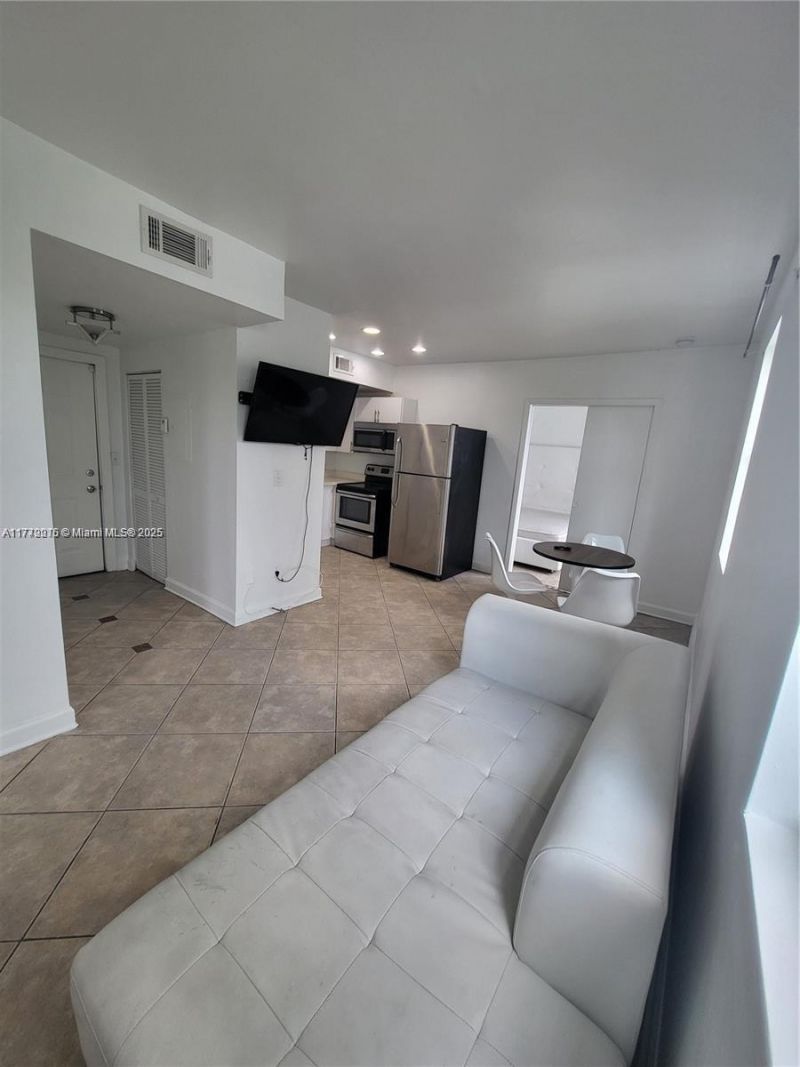 1008 Jefferson Ave, Unit 303, Miami Beach, FL 33139 Photo