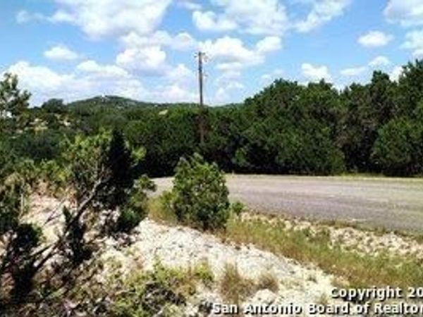 1590 Rose LN, Canyon Lake, TX 78133