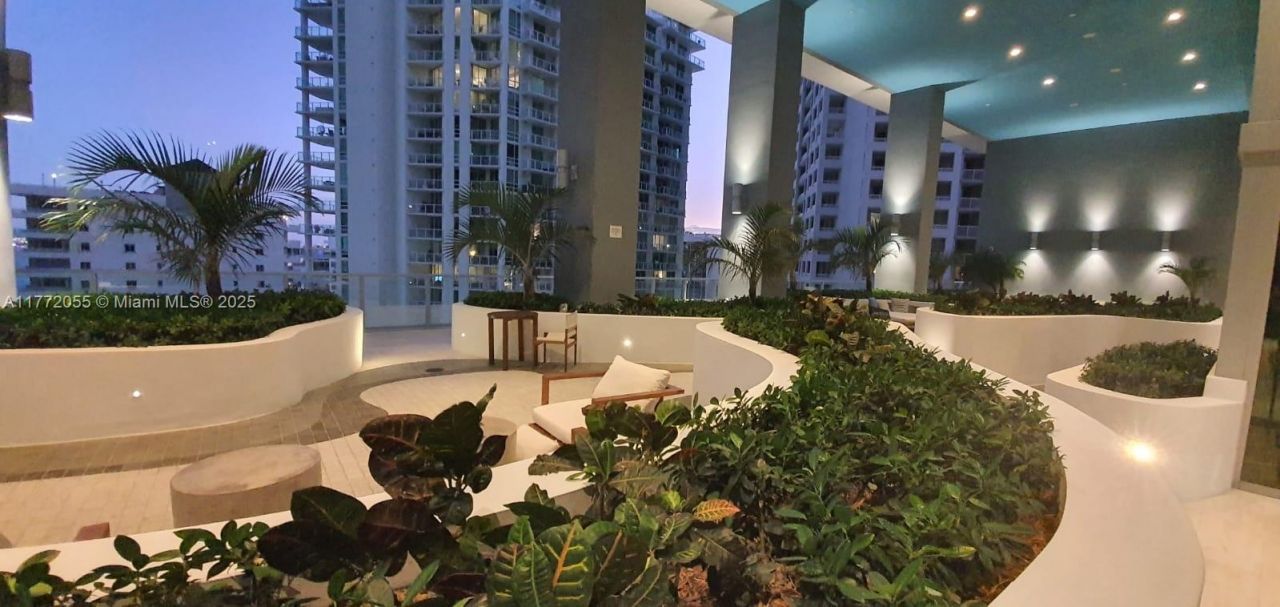 1300 Brickell Bay Dr, Unit 1107, Miami, FL 33131 Photo