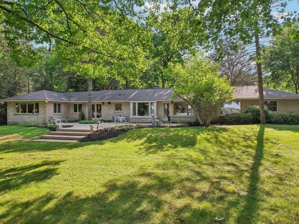 1330 N Dousman ROAD, Summit, WI 53066