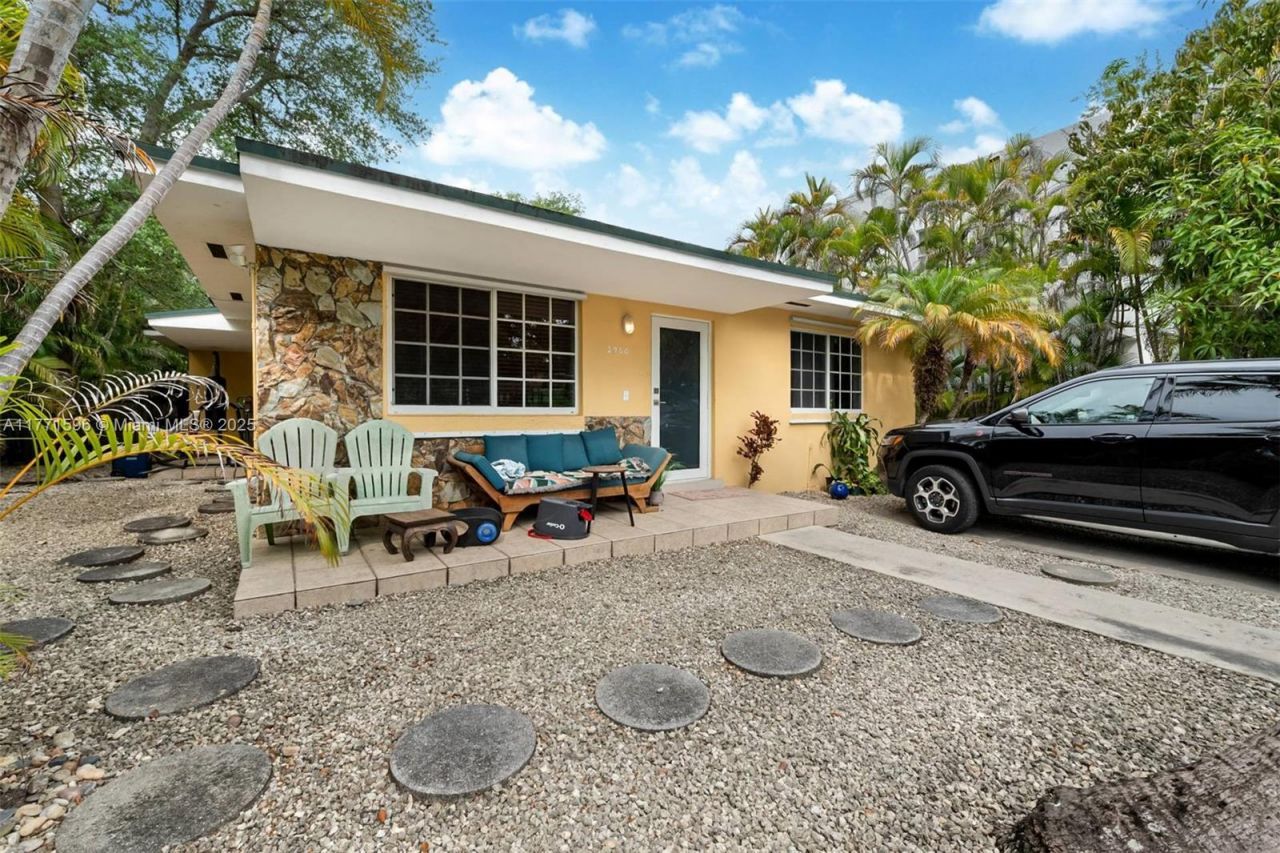 2960 Whitehead Street, Miami, FL 33133 Photo