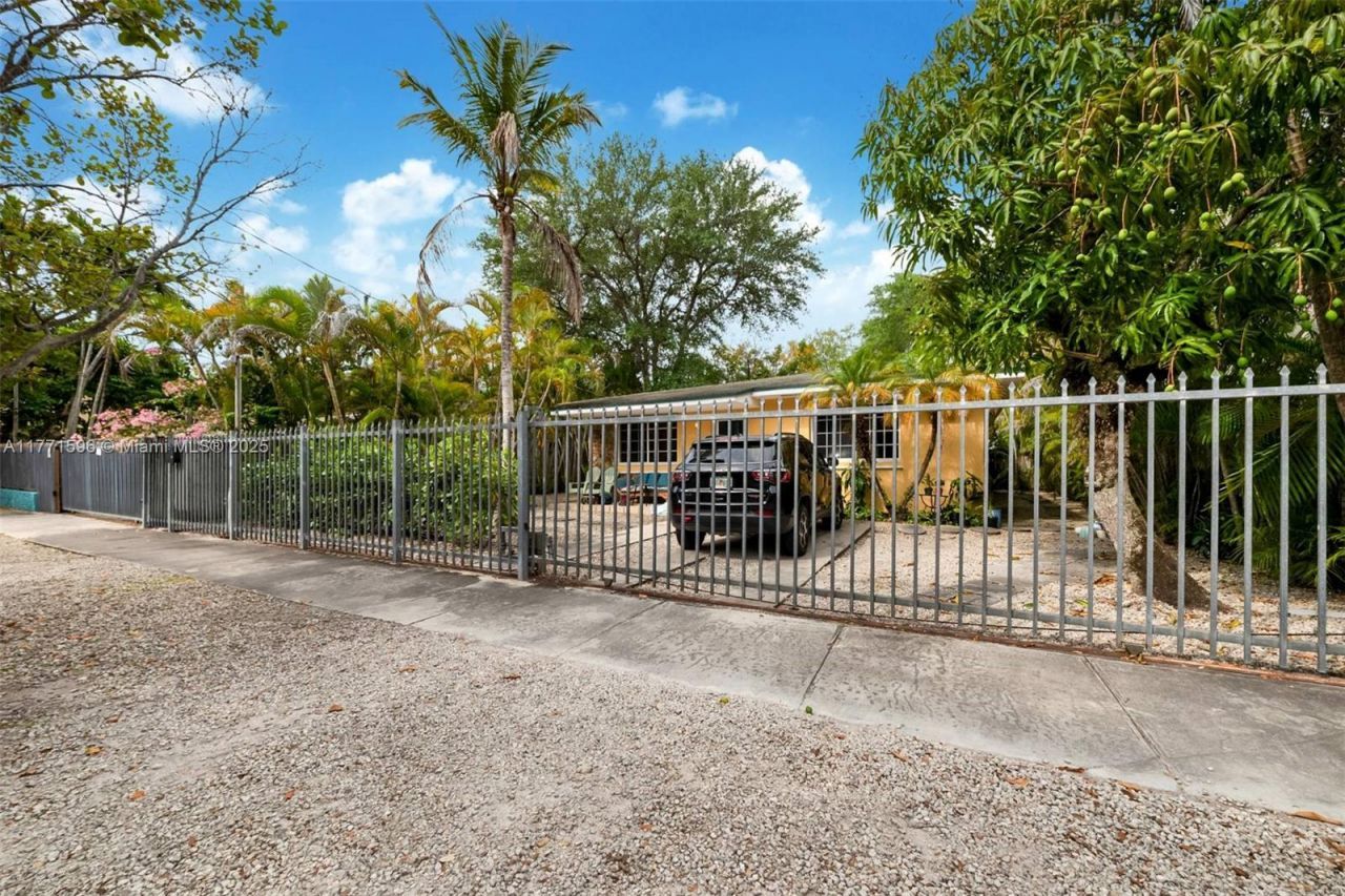 2960 Whitehead Street, Miami, FL 33133 Photo