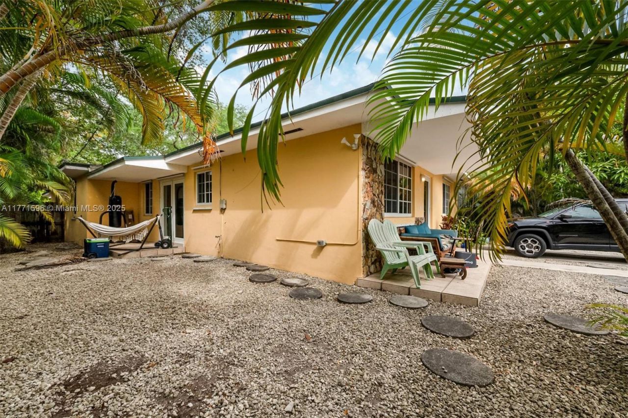 2960 Whitehead Street, Miami, FL 33133 Photo