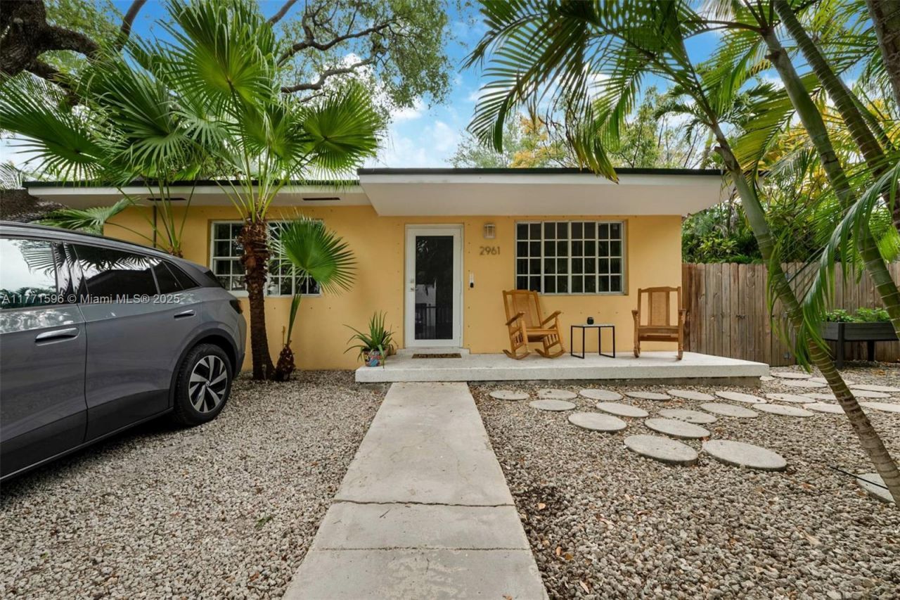 2960 Whitehead Street, Miami, FL 33133 Photo