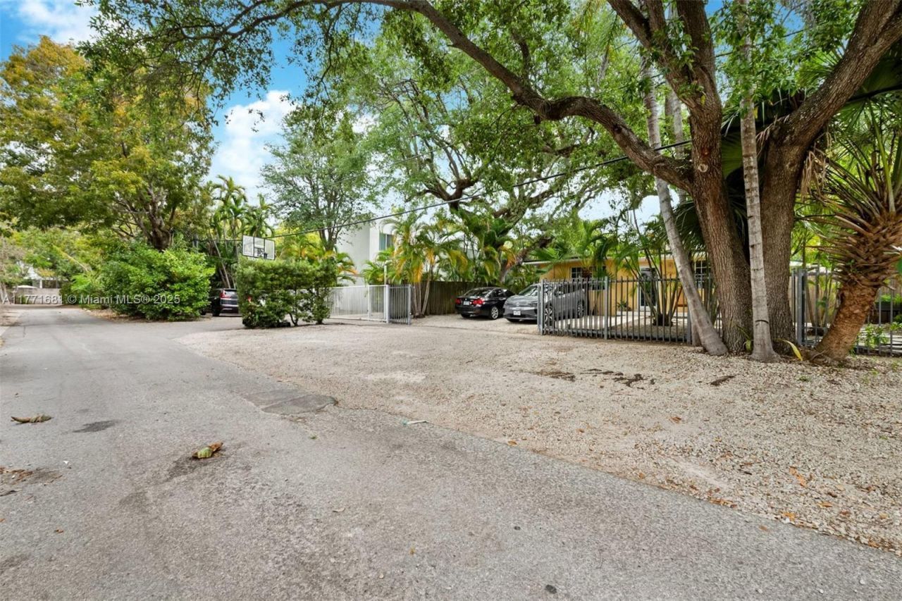 2960 Whitehead Street, Coconut Grove, FL 33133 Photo
