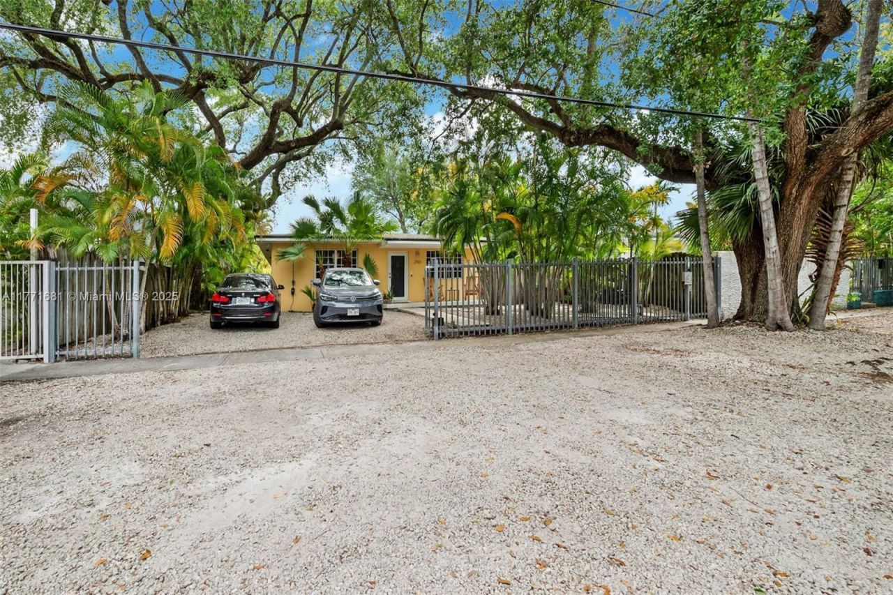 2960 Whitehead Street, Coconut Grove, FL 33133 Photo