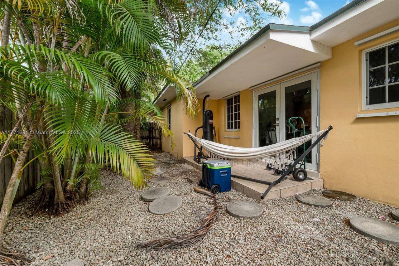 2960 Whitehead Street, Coconut Grove, FL 33133 Photo
