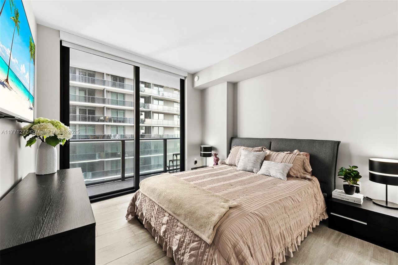 55 SW 9th St, Unit 3601, Miami, FL 33130 Photo