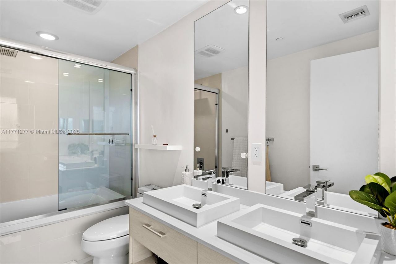 55 SW 9th St, Unit 3601, Miami, FL 33130 Photo