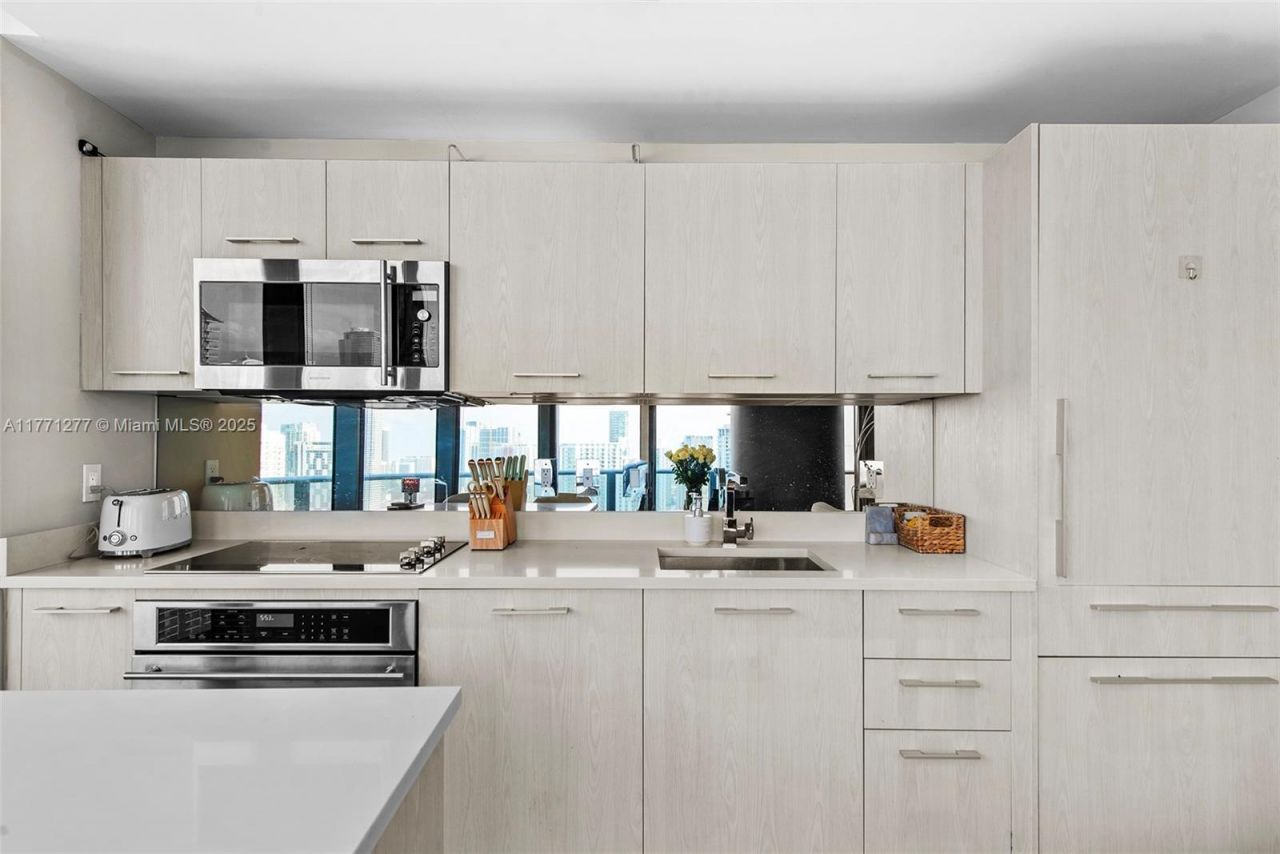 55 SW 9th St, Unit 3601, Miami, FL 33130 Photo