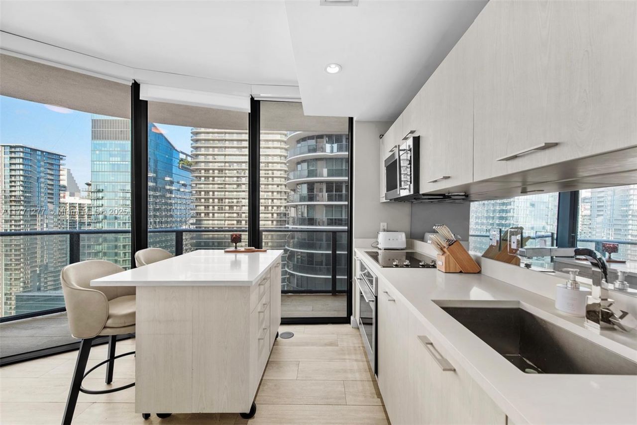 55 SW 9th St, Unit 3601, Miami, FL 33130 Photo