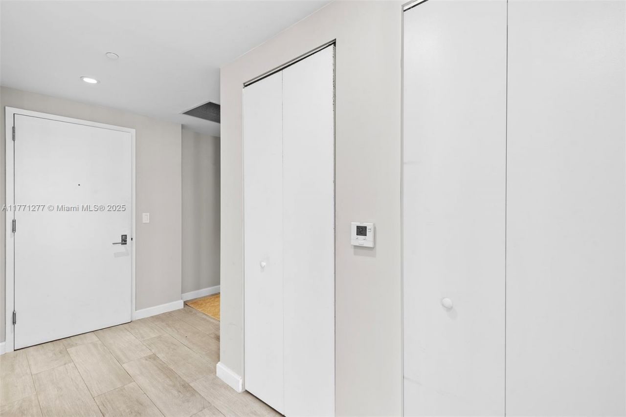 55 SW 9th St, Unit 3601, Miami, FL 33130 Photo