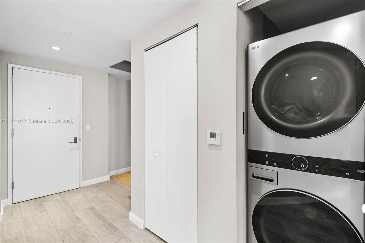 55 SW 9th St, Unit 3601, Miami, FL 33130 Photo