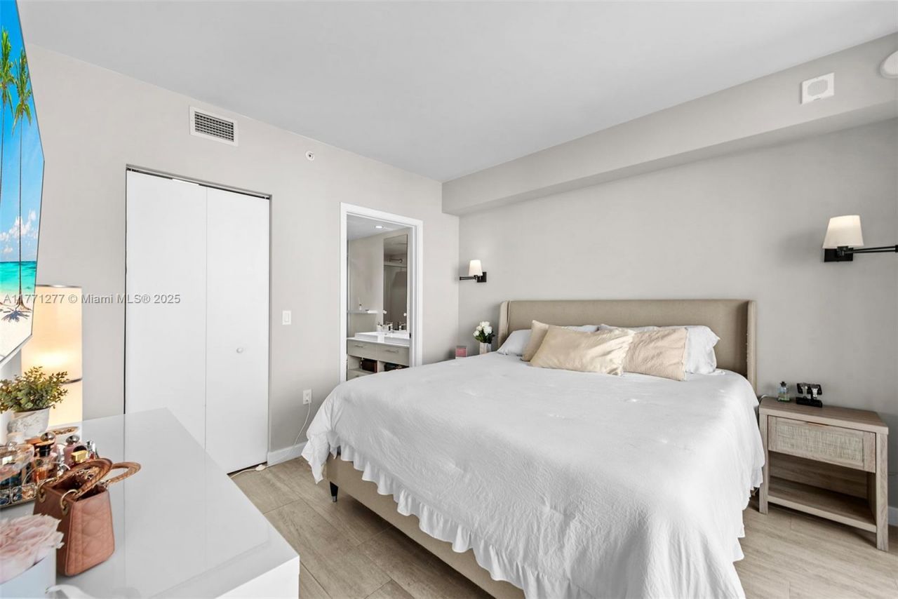 55 SW 9th St, Unit 3601, Miami, FL 33130 Photo