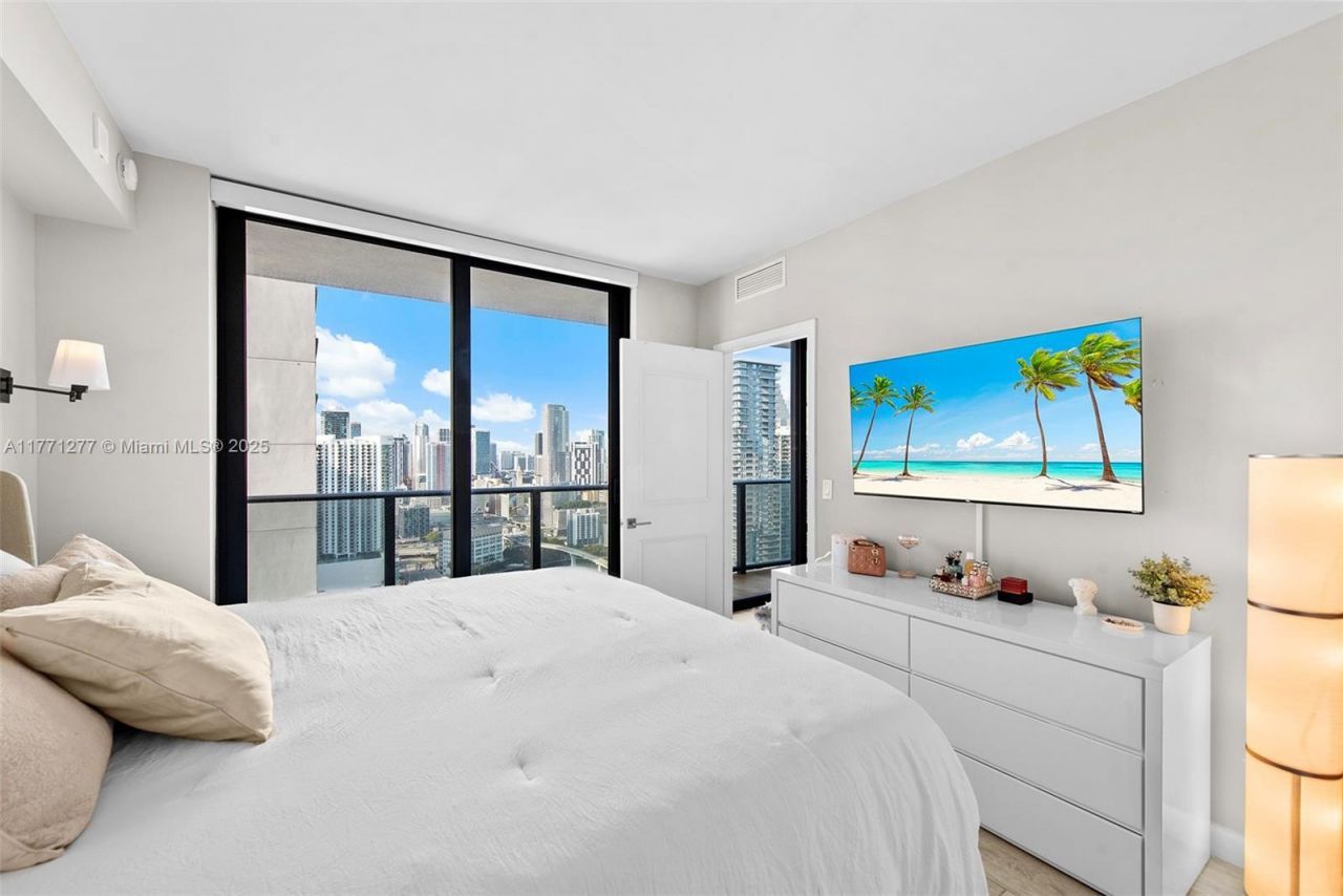 55 SW 9th St, Unit 3601, Miami, FL 33130 Photo