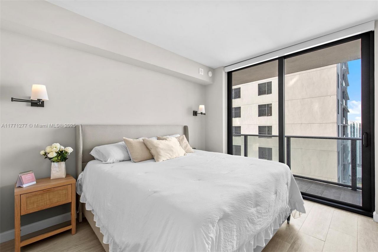 55 SW 9th St, Unit 3601, Miami, FL 33130 Photo