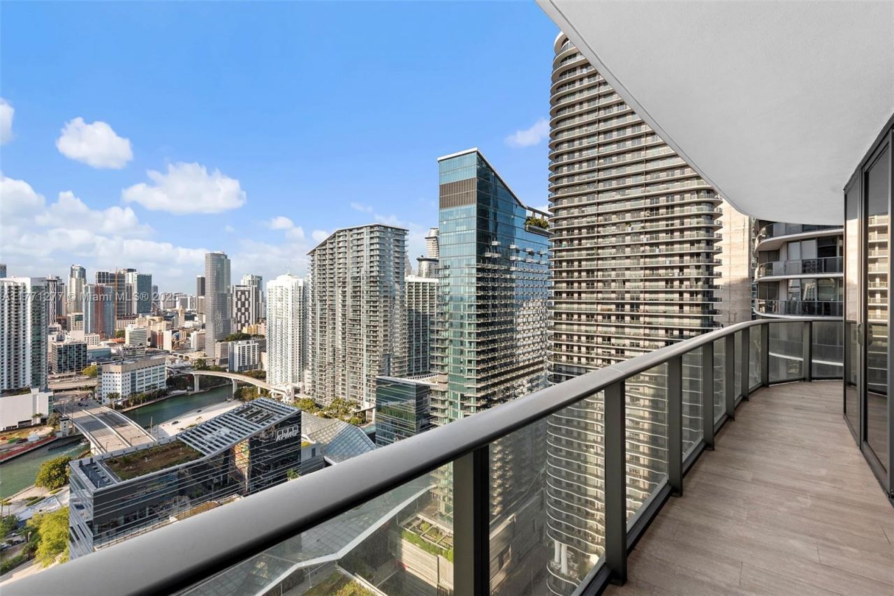 55 SW 9th St, Unit 3601, Miami, FL 33130 Photo