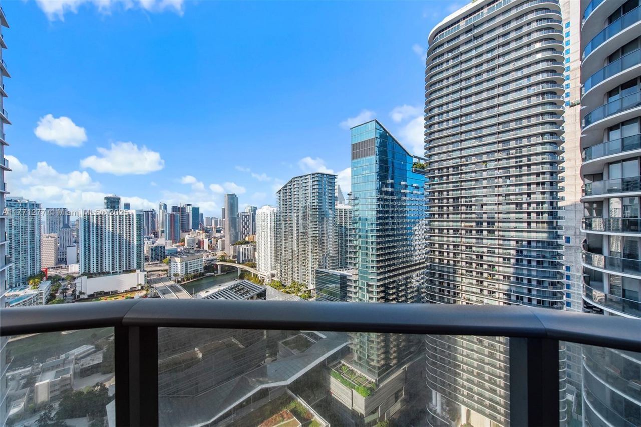 55 SW 9th St, Unit 3601, Miami, FL 33130 Photo