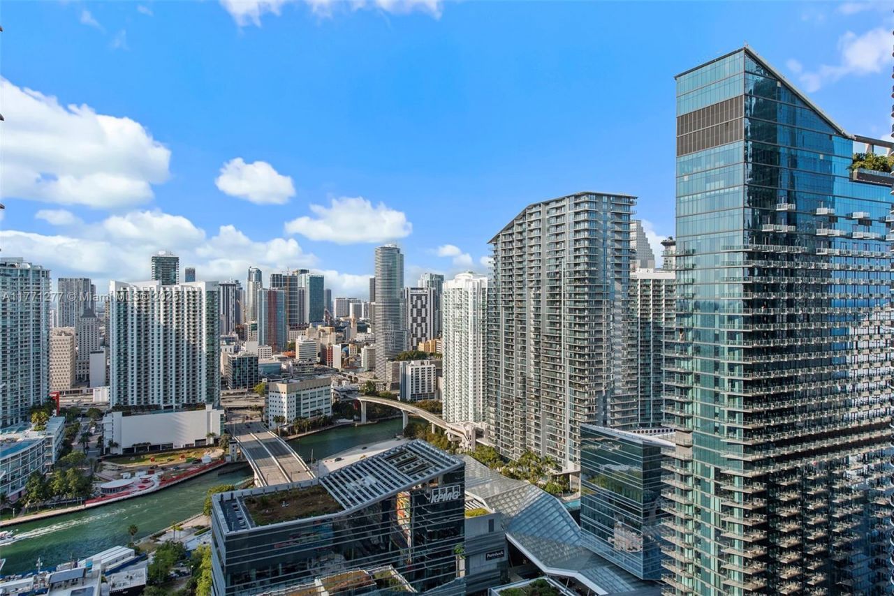 55 SW 9th St, Unit 3601, Miami, FL 33130 Photo