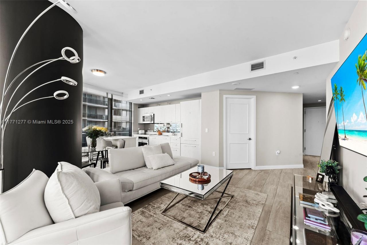 55 SW 9th St, Unit 3601, Miami, FL 33130 Photo