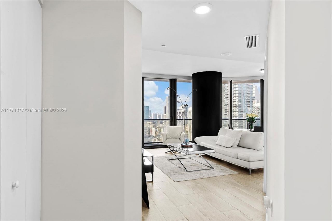 55 SW 9th St, Unit 3601, Miami, FL 33130 Photo