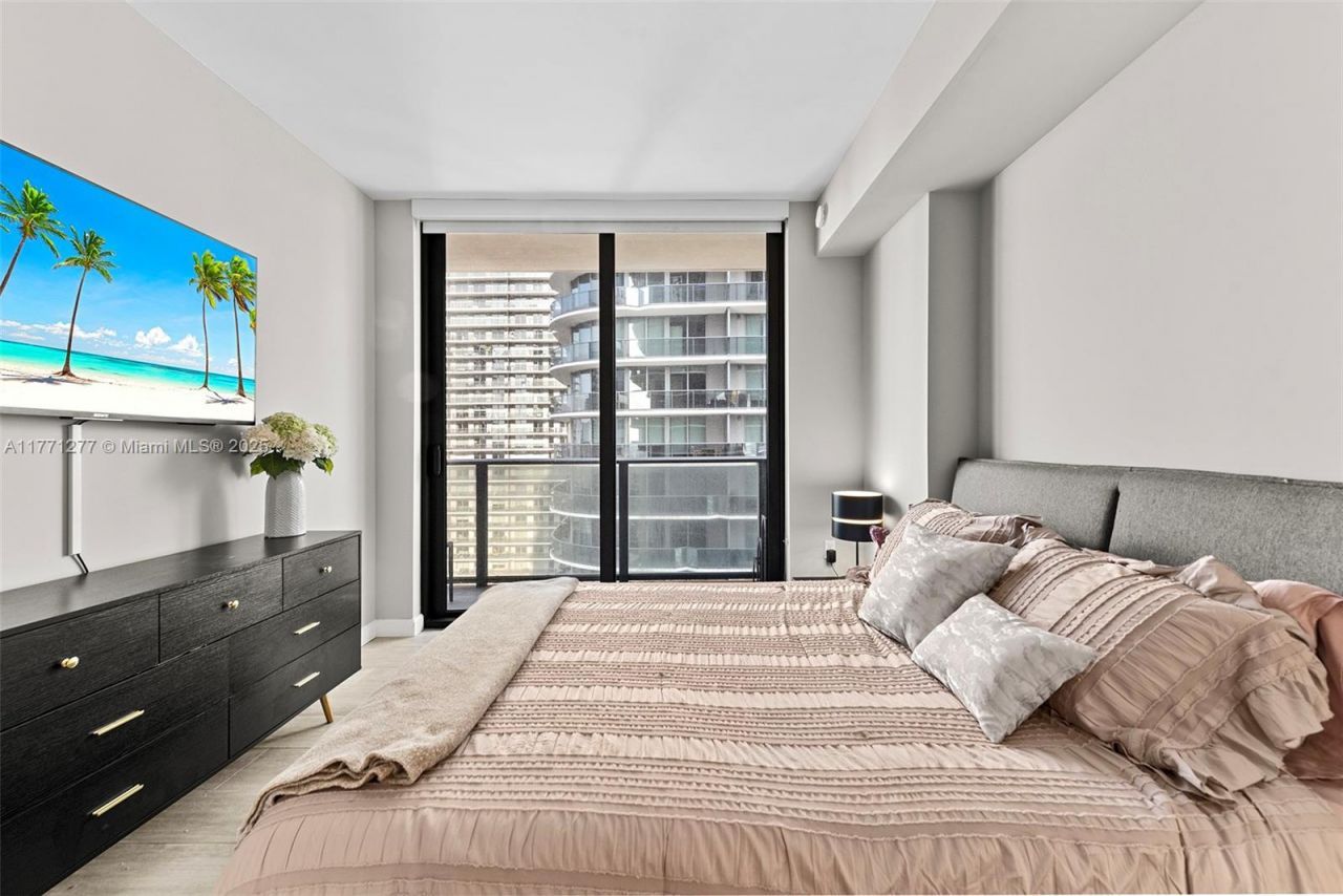 55 SW 9th St, Unit 3601, Miami, FL 33130 Photo