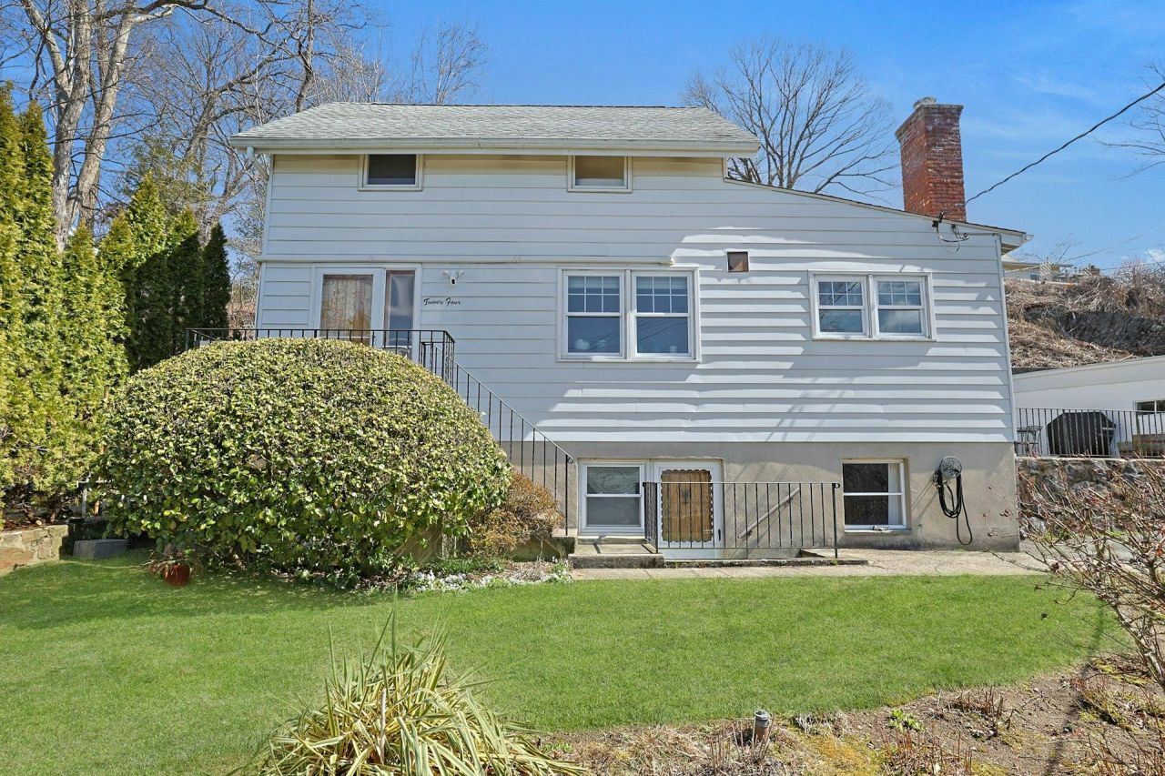 24 Burnsdale Avenue, Valhalla, NY 10595 Main Photo