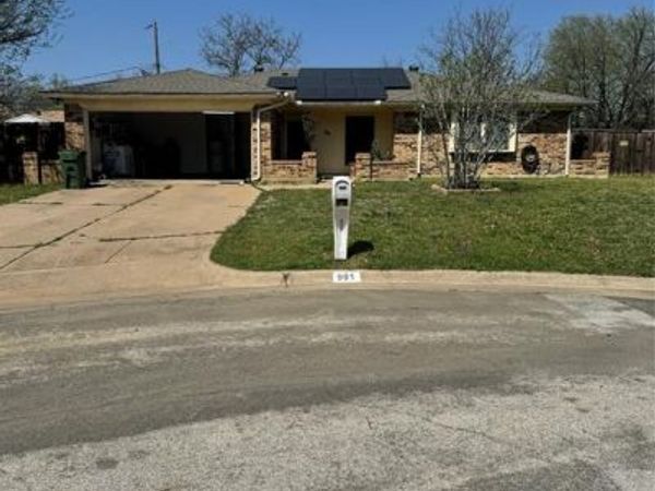 901 Freestone Court, Arlington, TX 76017