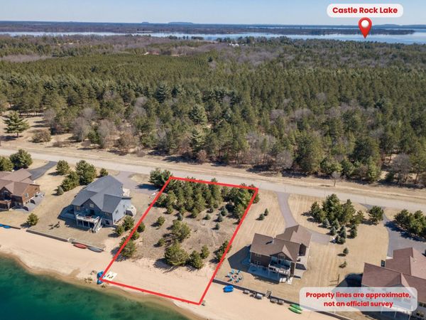 N7593 S Stone Gate Drive, New Lisbon, WI 53950