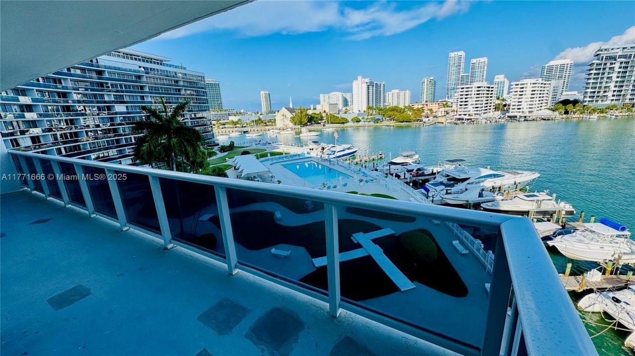 900 Bay Dr, Unit 526, Miami Beach, FL 33141 Photo