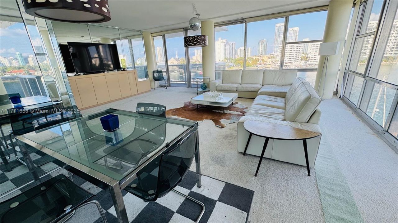 900 Bay Dr, Unit 526, Miami Beach, FL 33141 Photo