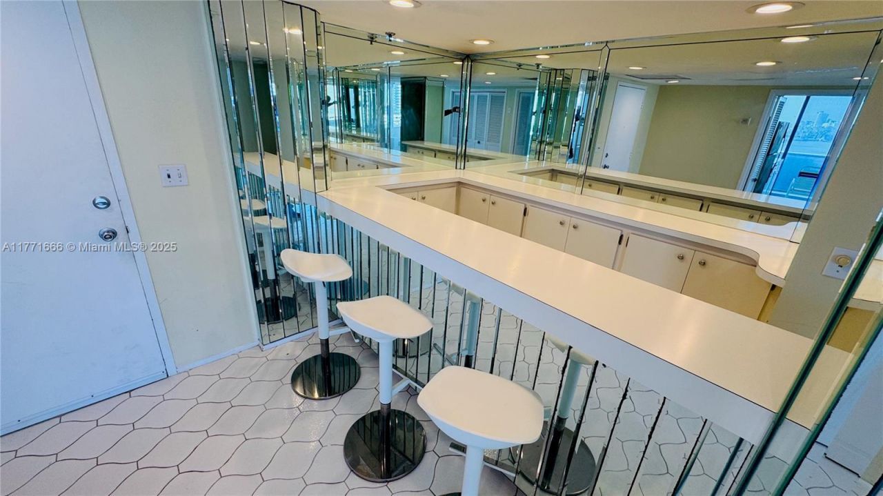 900 Bay Dr, Unit 526, Miami Beach, FL 33141 Photo