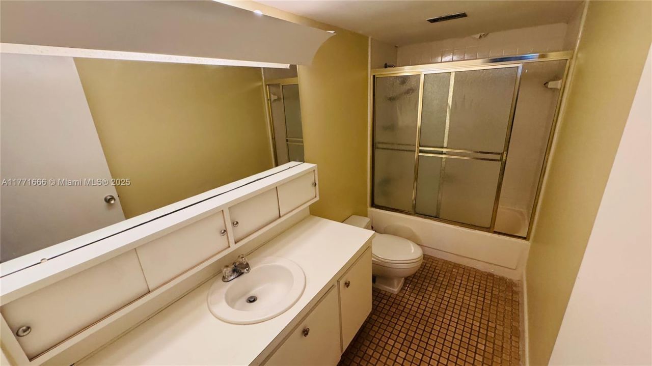 900 Bay Dr, Unit 526, Miami Beach, FL 33141 Photo