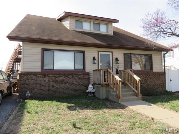 14 E Penning Avenue, Wood River, IL 62095