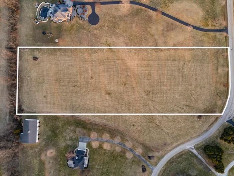 135 Glyn Carin Lane, Granville, OH 43023 Photo 2