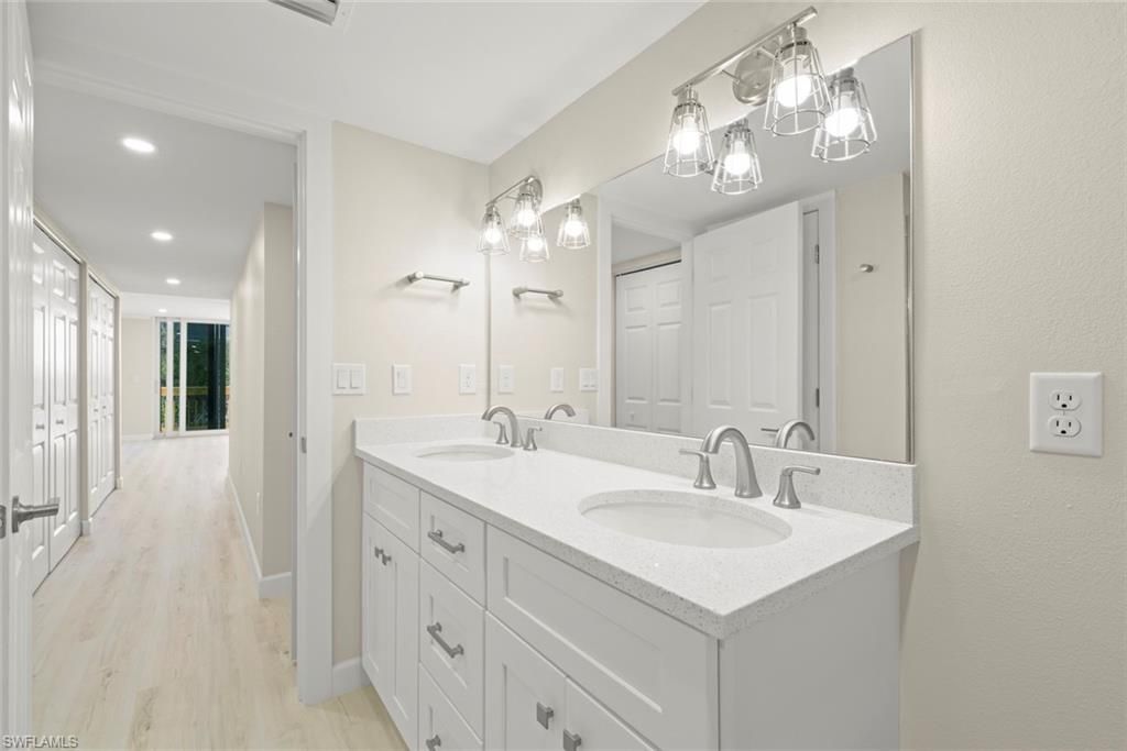 200 Periwinkle Way, Unit 132, Sanibel, FL 33957 Photo