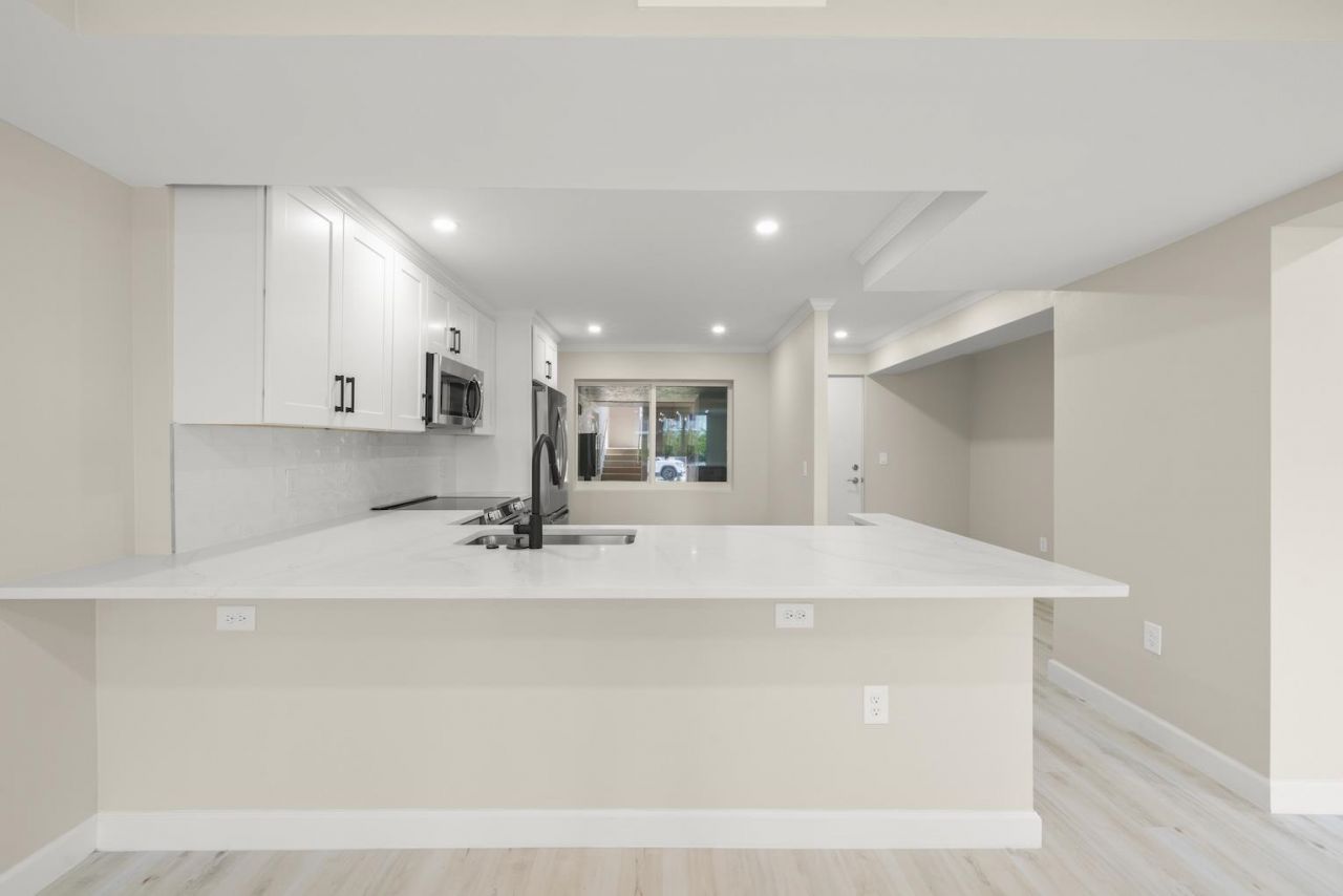 200 Periwinkle Way, Unit 132, Sanibel, FL 33957 Photo