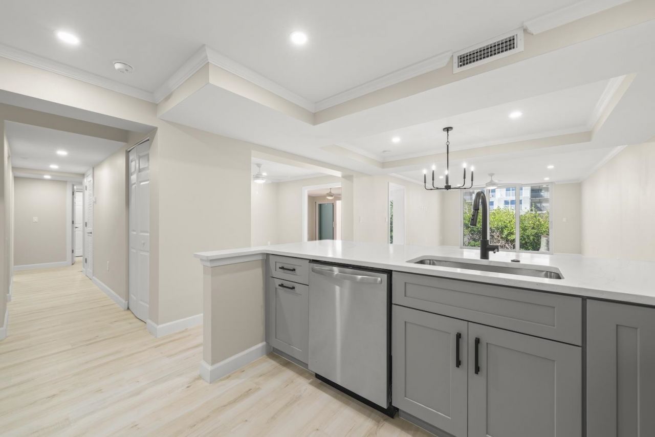 200 Periwinkle Way, Unit 132, Sanibel, FL 33957 Photo