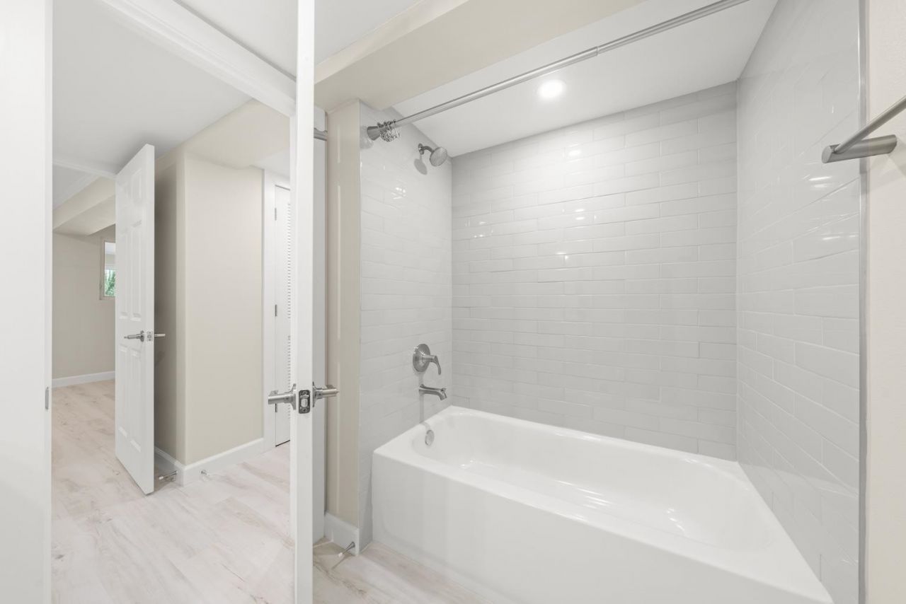 200 Periwinkle Way, Unit 132, Sanibel, FL 33957 Photo