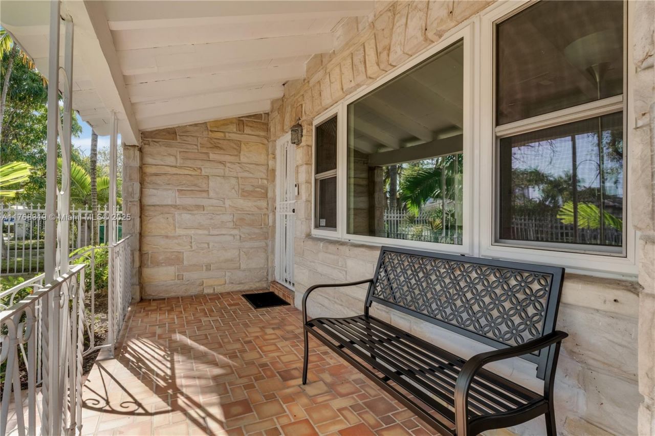 820 SW 26th Rd, Miami, FL 33129 Photo