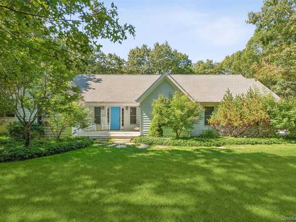 14 Hildreth Road, Hampton Bays, NY 11946