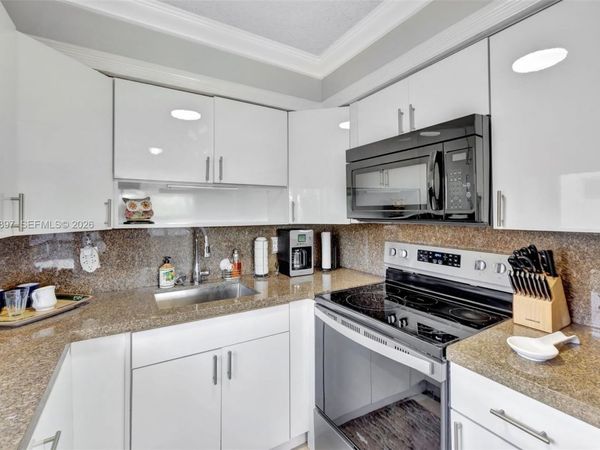 1012 SW 11th St, Unit 20N, Hallandale Beach, FL 33009