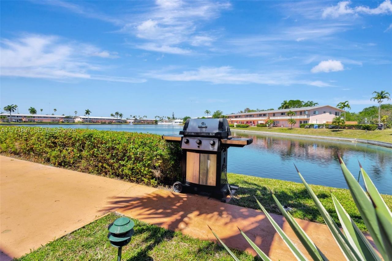 1012 SW 11th St, Unit 20N, Hallandale Beach, FL 33009 Photo