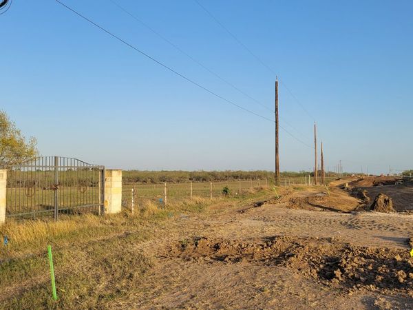 210 E Loop 1604 S, Adkins, TX 78101