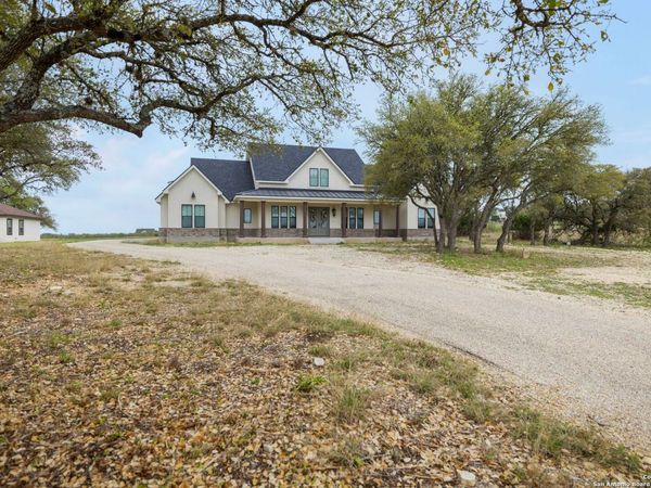 1062 Lariat, Bandera, TX 78003
