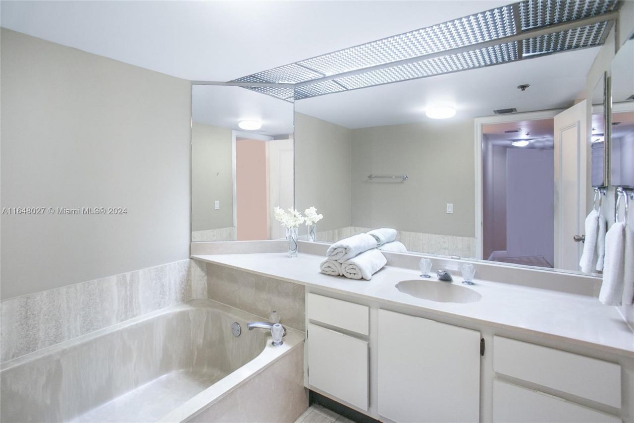 1717 N Bayshore Dr, Unit A-3050, Miami, FL 33132 Photo