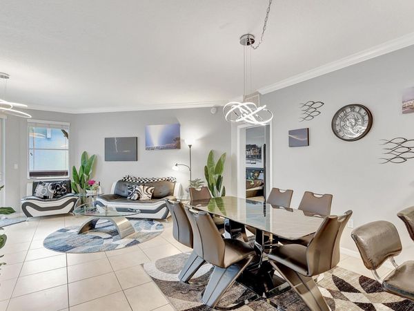 975 NW Flagler Avenue, Unit 207, Stuart, FL 34994